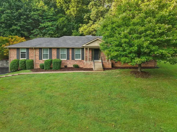 6601 Harcourt Cir, Nashville, TN 37205