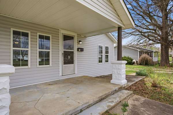 310 Smith Ave, Hohenwald, TN 38462