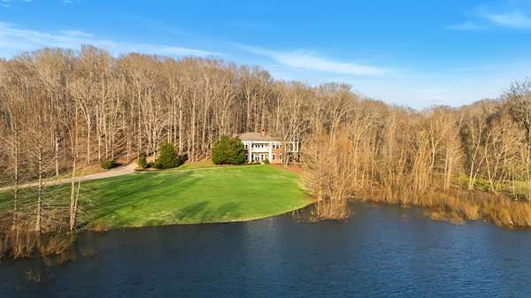 683 Johnson Branch Rd, Williamsport, TN 38487