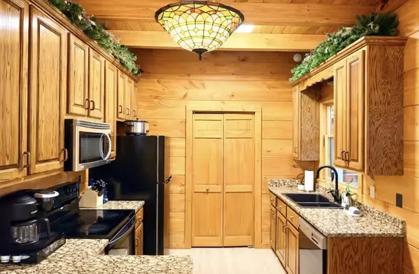 298 Eagle Lake Rd, Coalmont, TN 37313