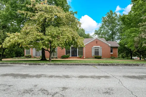 1037 Rolling Fields Cir, Columbia, TN 38401
