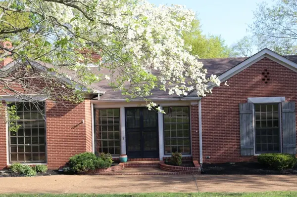 1037 Rolling Fields Cir, Columbia, TN 38401
