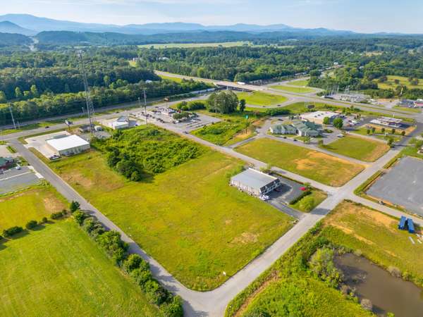 4 Ocoee Town & Country, Ocoee, TN 37361