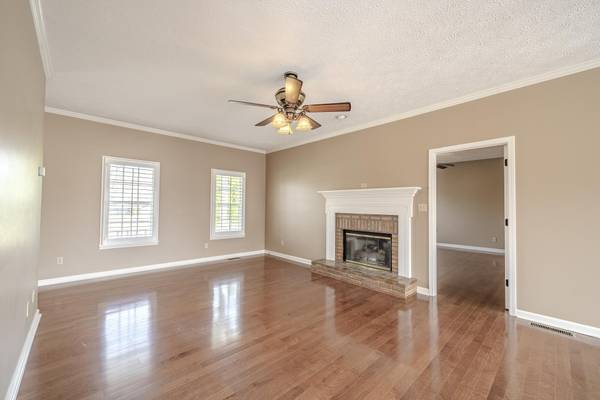 565 BOWEN DR, Savannah, TN 38372