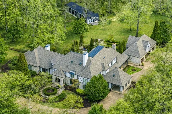 225 Lake Hills Rd, Tullahoma, TN 37388