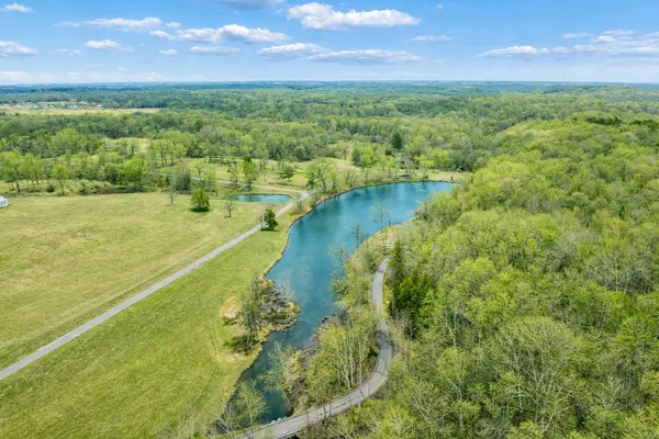 225 Lake Hills Rd, Tullahoma, TN 37388