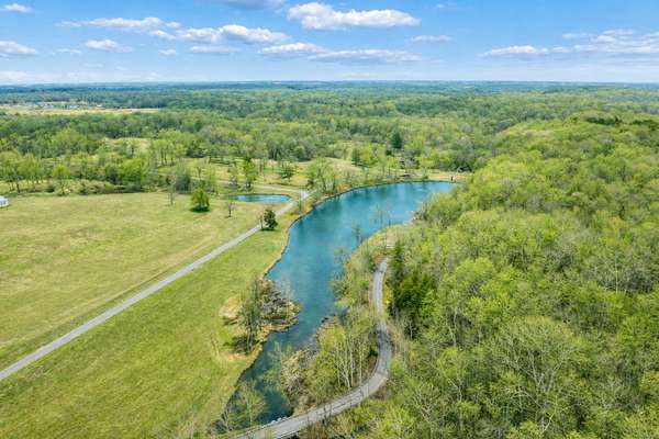 225 Lake Hills Rd, Tullahoma, TN 37388