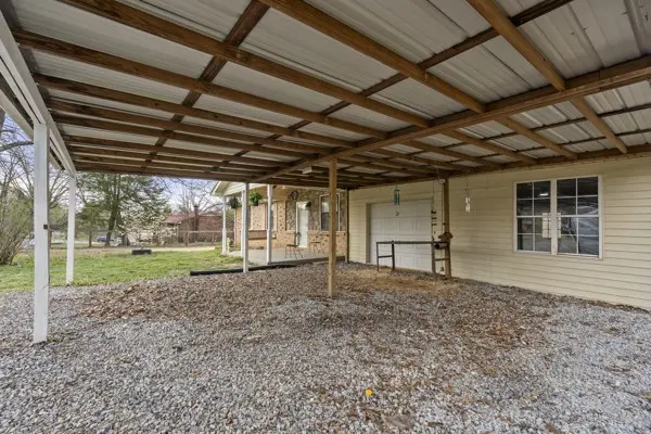 10160 W Oak Dr, Bon Aqua, TN 37025