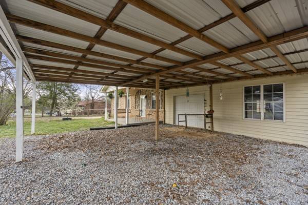 10160 W Oak Dr, Bon Aqua, TN 37025