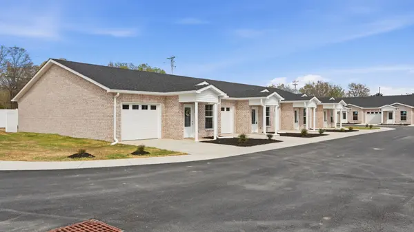 741 Kings Ln #B-10, Tullahoma, TN 37388
