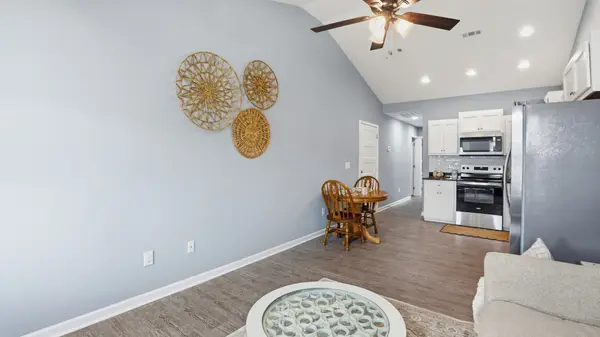 741 Kings Ln #D-18, Tullahoma, TN 37388