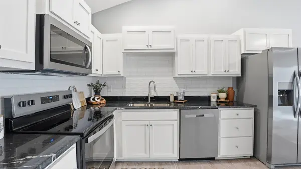 741 Kings Ln #D-17, Tullahoma, TN 37388