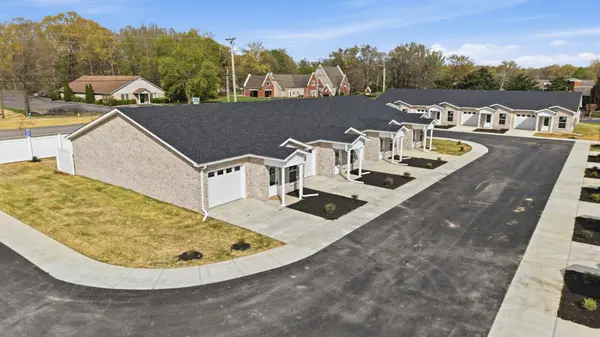 741 Kings Ln #D-19, Tullahoma, TN 37388