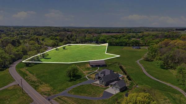 2910 Cairo Bend Rd, Lebanon, TN 37087