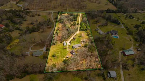 2491 Fred White Rd, Columbia, TN 38401