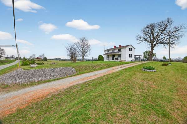 1298 S Bunker Hill Rd, Sparta, TN 38583