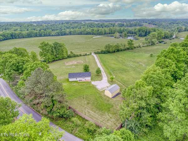 1447 Dykes Rd, Crossville, TN 38571