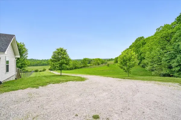 1447 Dykes Rd, Crossville, TN 38571