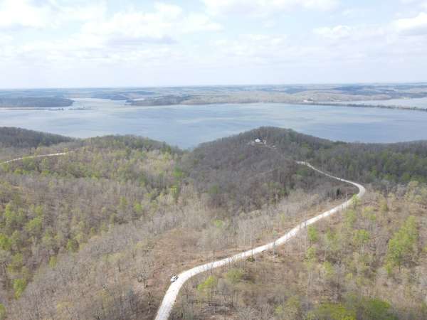 18 Lake Ridge Dr, Stewart, TN 37175