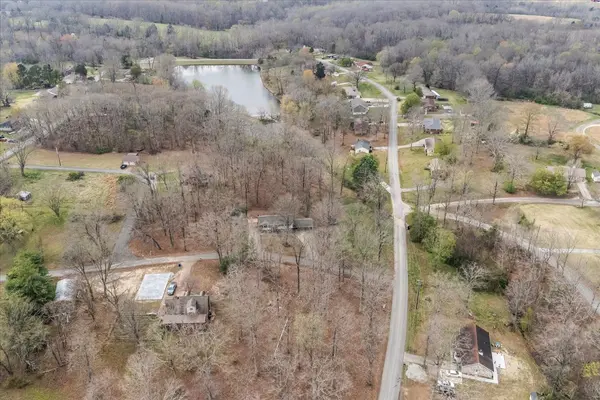 105 Clearwater Dr, Tennessee Ridge, TN 37178