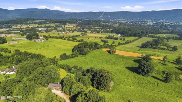 770 Mount Paran Rd, Jacksboro, TN 37757