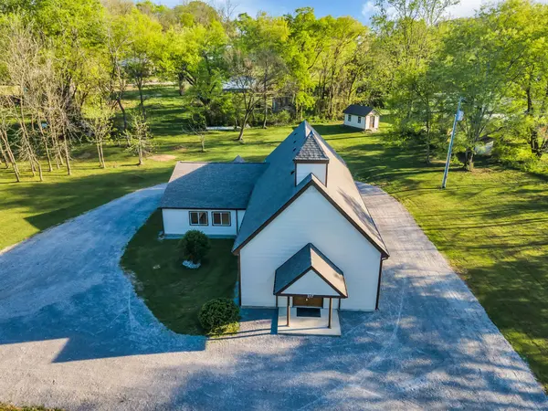 317 W Railroad St, Petersburg, TN 37144