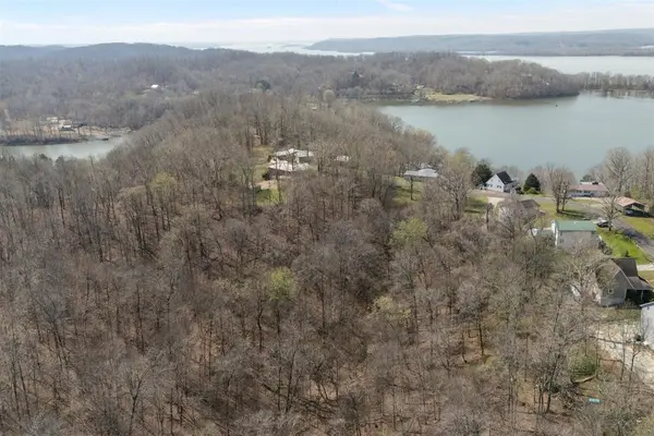 510 Big Richland Dr, Waverly, TN 37185