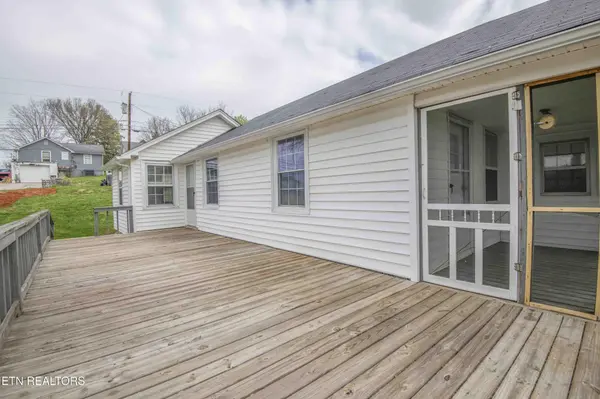 1009 E 1st Ave, Lenoir City, TN 37771