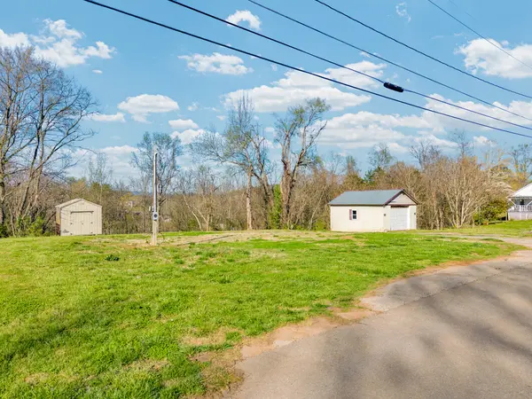 218 N Camp Heights Dr, Sparta, TN 38583