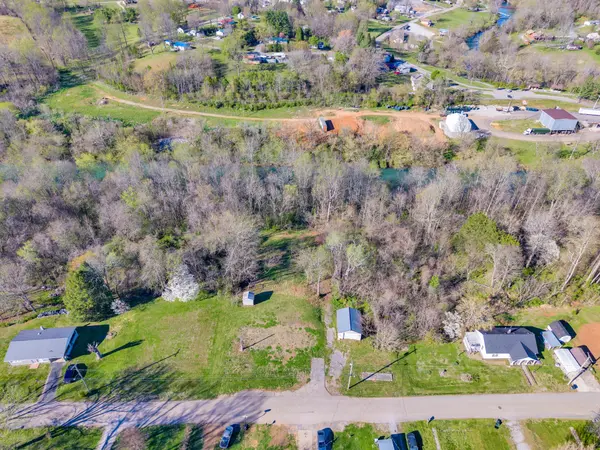 218 N Camp Heights Dr, Sparta, TN 38583