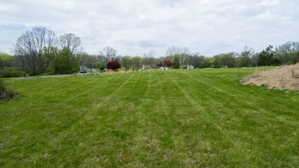 712 New Shackle Island Rd, Hendersonville, TN 37075