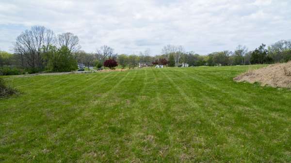 712 New Shackle Island Rd, Hendersonville, TN 37075