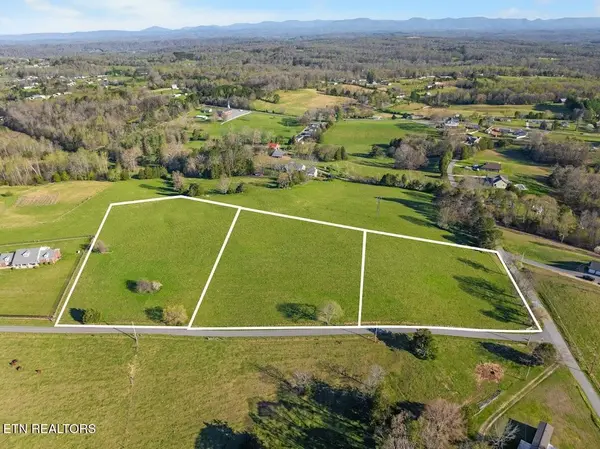 1 Dunsmore Rd, Lenoir City, TN 37771