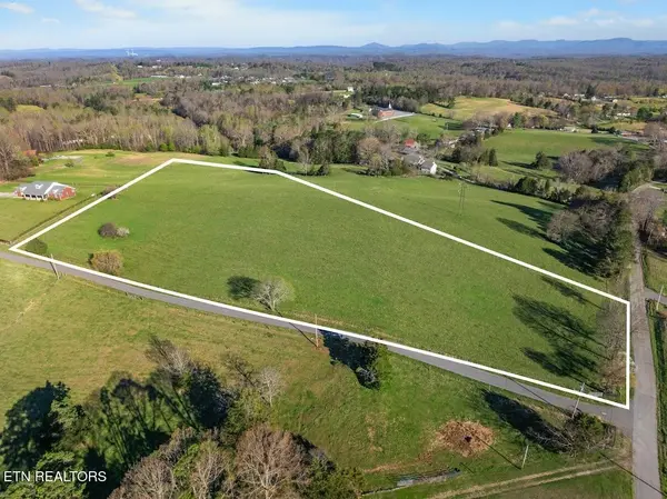 1 Dunsmore Rd, Lenoir City, TN 37771