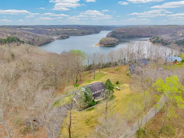 99 Hilltop Ln, Byrdstown, TN 38549