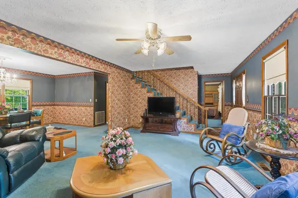 99 Hilltop Ln, Byrdstown, TN 38549