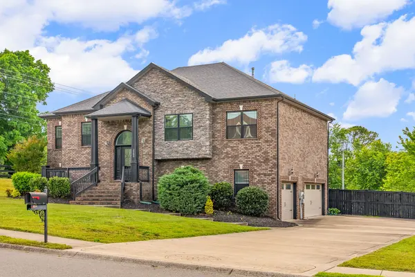 2200 Ellington Gait Dr, Clarksville, TN 37043