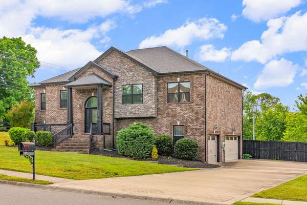 2200 Ellington Gait Dr, Clarksville, TN 37043