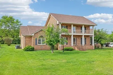 2216 Ewing Dr, Lebanon, TN 37087