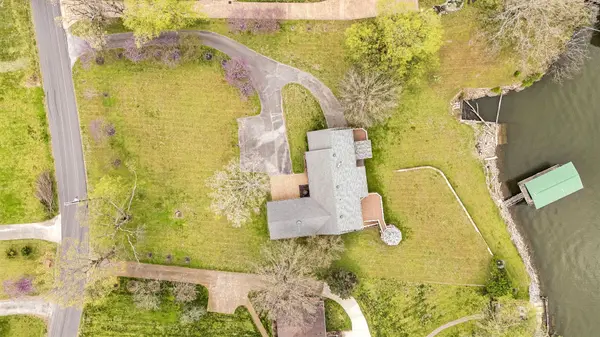 3211 Lakeshore Dr, Old Hickory, TN 37138