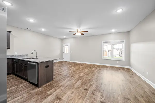 1170 Meadowhill Ln, Clarksville, TN 37043