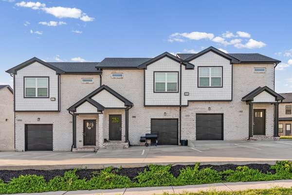1170 Meadowhill Ln, Clarksville, TN 37043