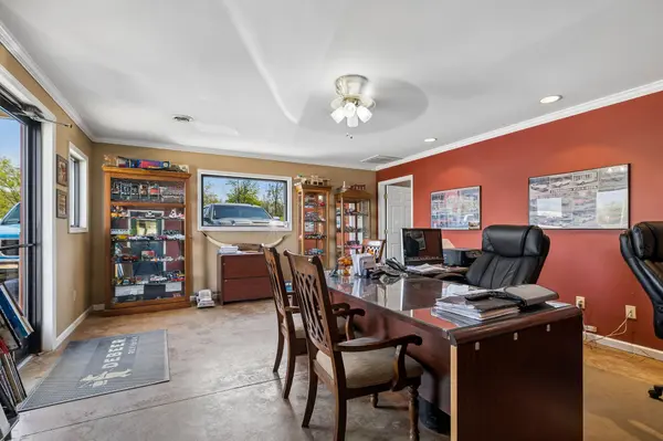 63 Oakdale Rd, Westmoreland, TN 37186
