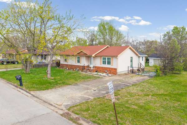 314 Kauai King Dr, Hopkinsville, KY 42240