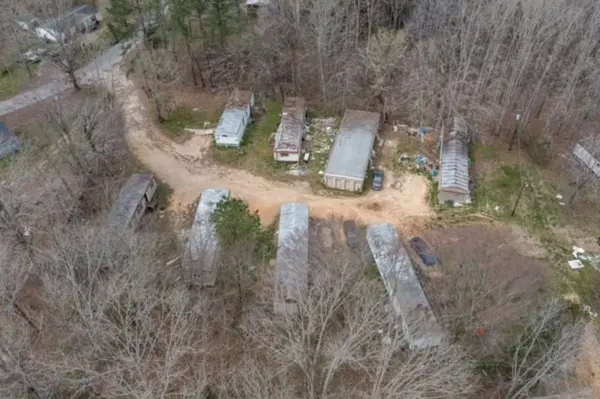 1306 W Haleys Creek Rd, Centerville, TN 37033