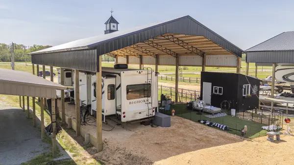 451 River Front Dr, Clifton, TN 38425