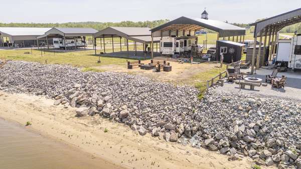 451 River Front Dr, Clifton, TN 38425