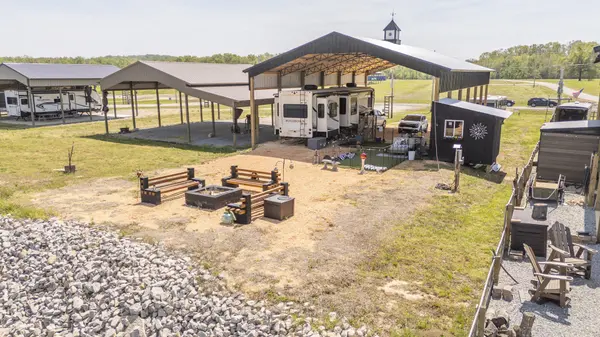 451 River Front Dr, Clifton, TN 38425
