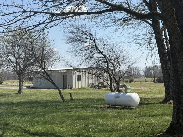 5343 King Robert Ln, Westmoreland, TN 37186