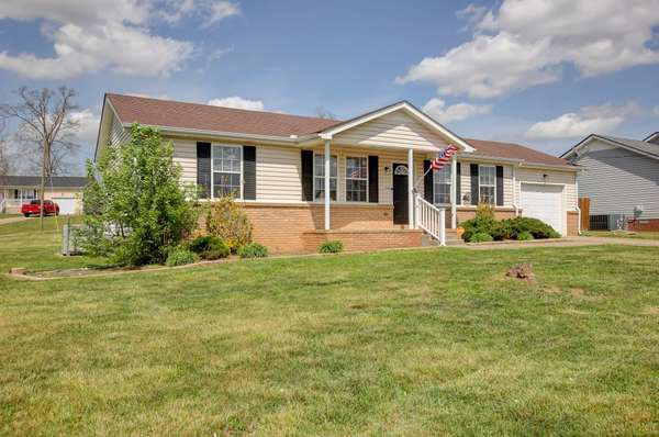 112 Pappy Dr, Oak Grove, KY 42262